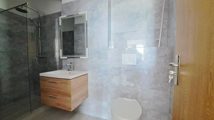 Apartament cu 3 camere decomandat în Theodor Pallady