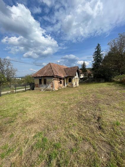 Casă cu 3 camere în Sutoru