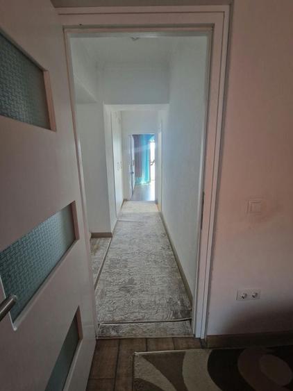 Apartament cu 4 camere decomandat în Micro 17