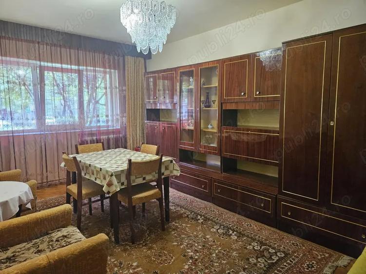Apartament cu 3 camere decomandat în Zorilor