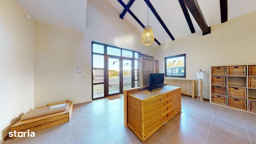 Casă cu 7 camere cu Teren 1672 Mp în Bran