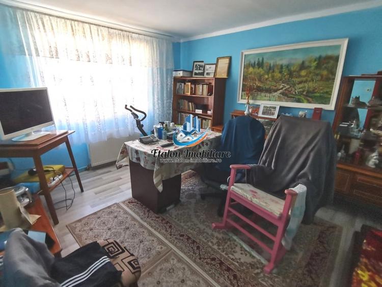 Apartament cu 4 camere decomandat în Precista