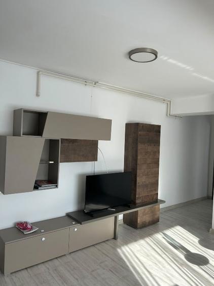 Apartament cu 2 camere semidecomandat, mobilat în Tomis Nord