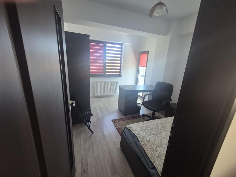 Apartament cu 3 camere semidecomandat în Central