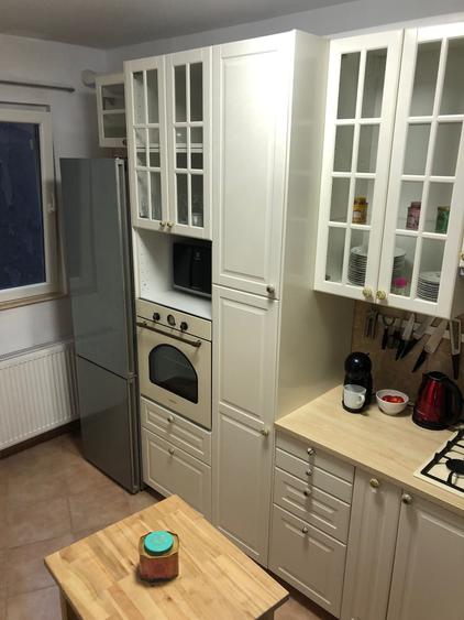 Apartament cu 3 camere decomandat, mobilat în P-ța Romană