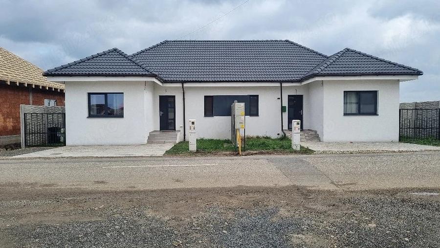 Casă cu Teren 275 Mp în Giarmata