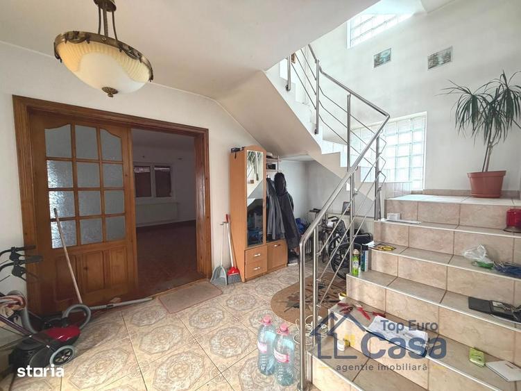 Casă cu 4 camere cu Teren 1676 Mp în Central