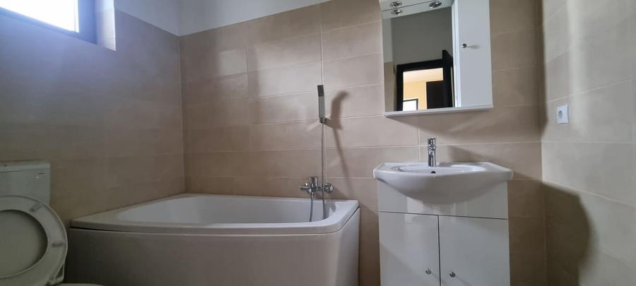 Duplex cu 4 camere cu Canalizare în Domnești