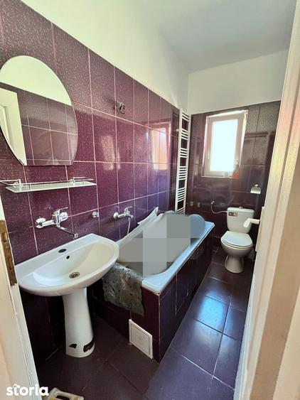 Casă cu 4 camere decomandat cu Canalizare în Gruia