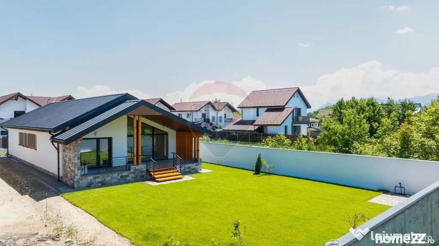 Casă cu 4 camere cu Teren 560 Mp în Stupini