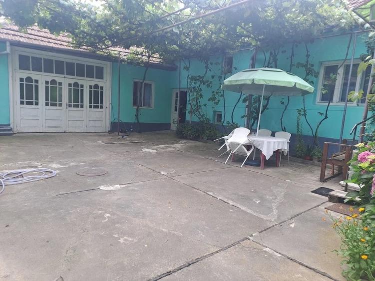 Casă cu 4 camere cu Teren 1277 Mp în Central