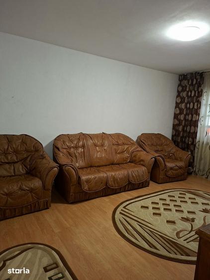 Apartament cu 3 camere decomandat în Craiovița Nouă