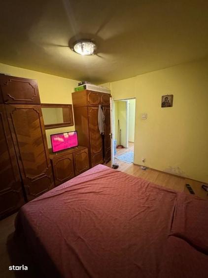 Apartament cu 3 camere decomandat în Craiovița Nouă