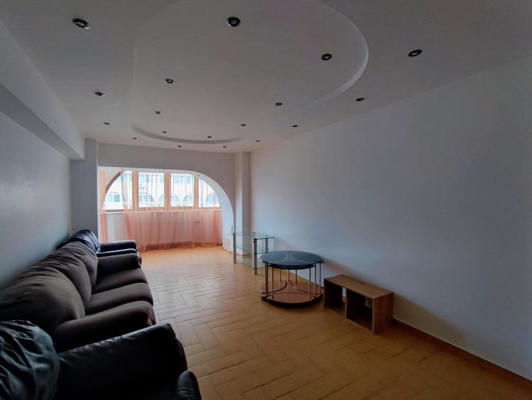 Apartament cu 4 camere decomandat, mobilat în Trocadero