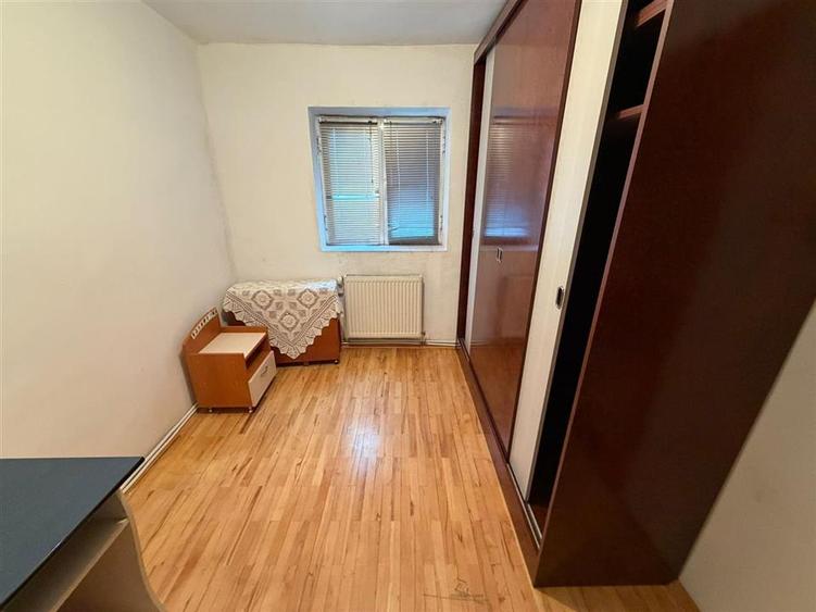 Apartament cu 4 camere semidecomandat în Central