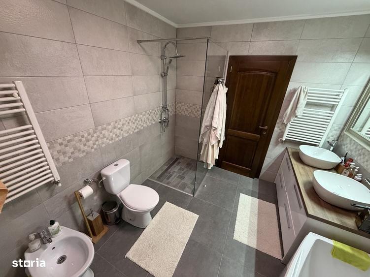Casa de vanzare + Spatiu Comercial | 220 mp utili | curte 555 mp | - 16