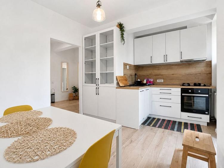 Apartament cu 3 camere decomandat, mobilat în Complex Studențesc