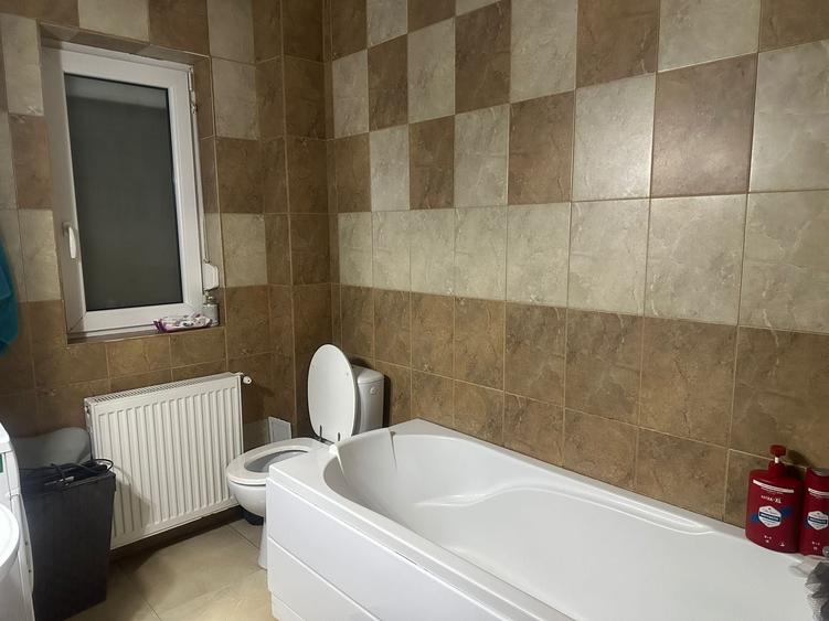 Apartament cu 3 camere semidecomandat în Exterior Vest