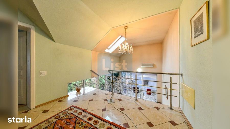 Casă cu 6 camere cu Teren 400 Mp în Gheorgheni