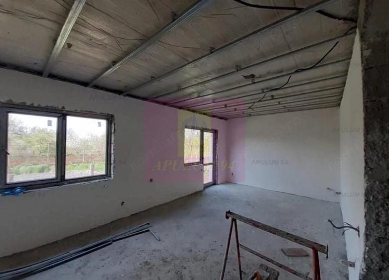 Casă cu 4 camere cu Teren 200 Mp în 1 Decembrie