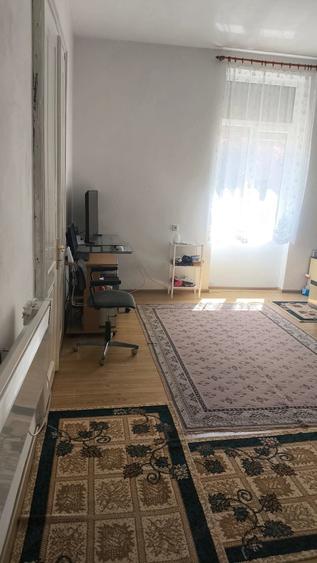 Casă cu 6 camere cu Teren 1892 Mp în Central