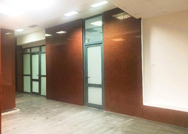 Birou, de 200 mp, în Universitate