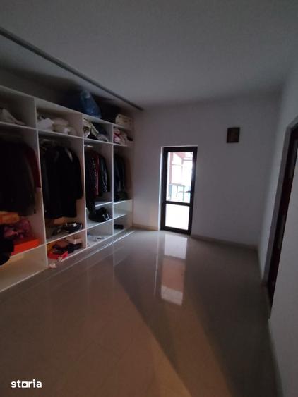 Casă cu 5 camere cu Teren 400 Mp în Călărași