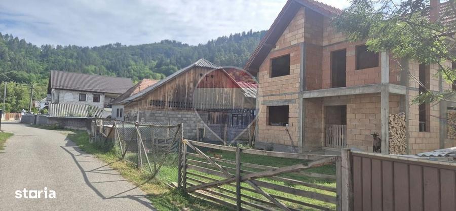 Casă cu 4 camere cu Teren 556 Mp în Rozavlea