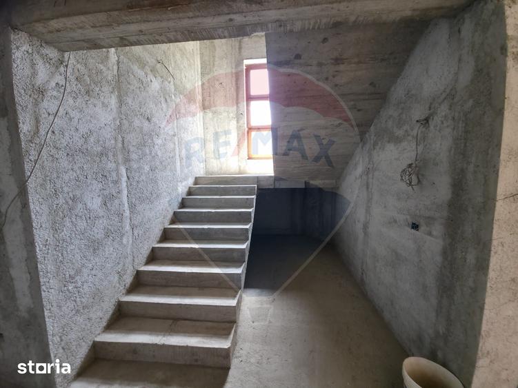 Casă cu 6 camere cu Teren 1680 Mp în Alexandru cel Bun