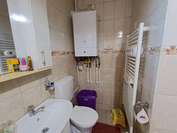 Casă individuală cu 6 camere cu Canalizare în Dâmbul Rotund