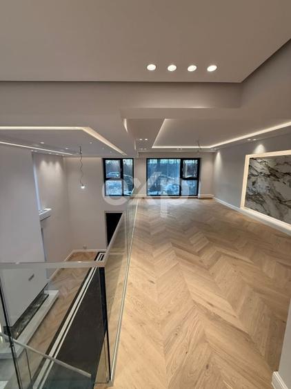 Apartament cu 4 camere decomandat în Sisești