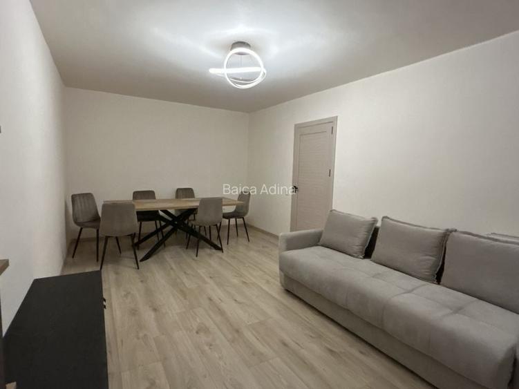 Apartament cu 2 camere, decomandat, cu loc de parcare, disponibil pentru inchiriere.