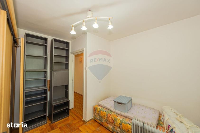 Apartament cu 3 camere semidecomandat în Giulești