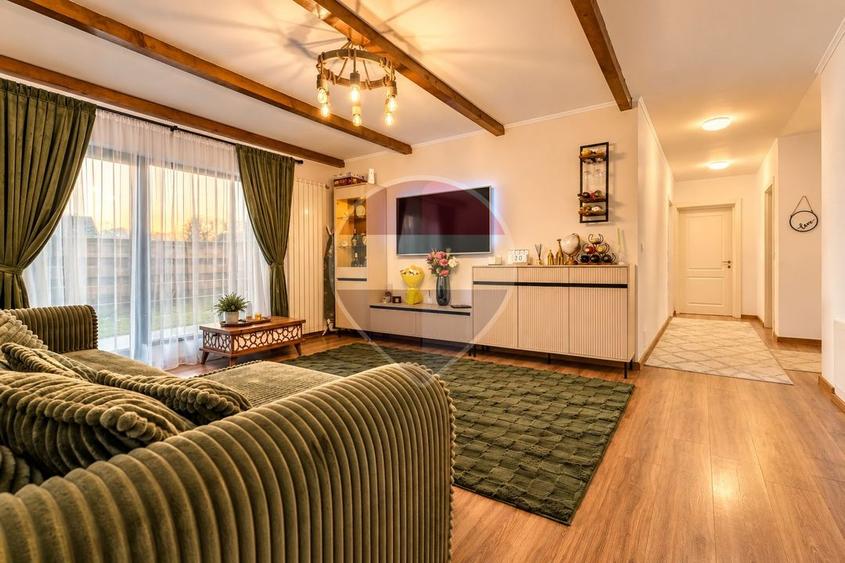 Casă individuală cu 5 camere cu Teren 501 Mp în Valea Adâncă