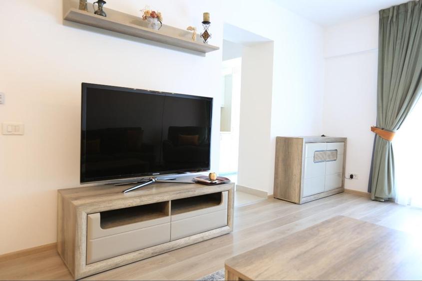 Apartament cu 2 camere semidecomandat, mobilat în Banu Manta