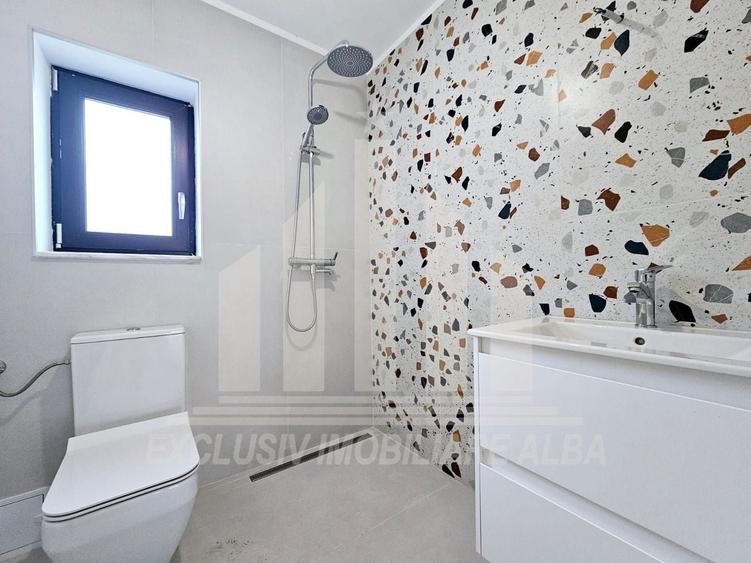 Casă individuală cu 3 camere cu Canalizare în Micești