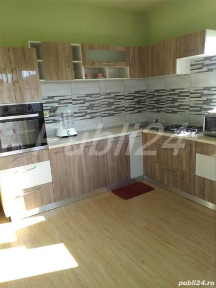 Casă cu 7 camere cu Teren 614 Mp în Dumbrăvița