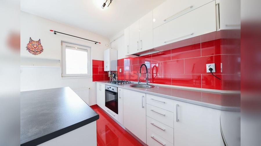 Apartament cu 3 camere semidecomandat în Florești