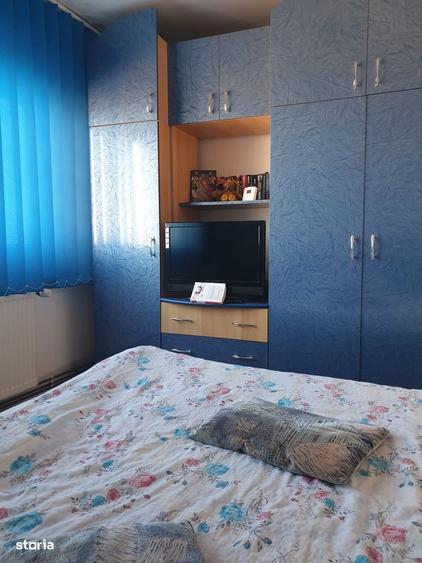 Apartament cu 3 camere decomandat în Astra