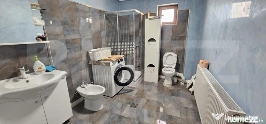 Casă cu 5 camere cu Teren 1300 Mp în Valea