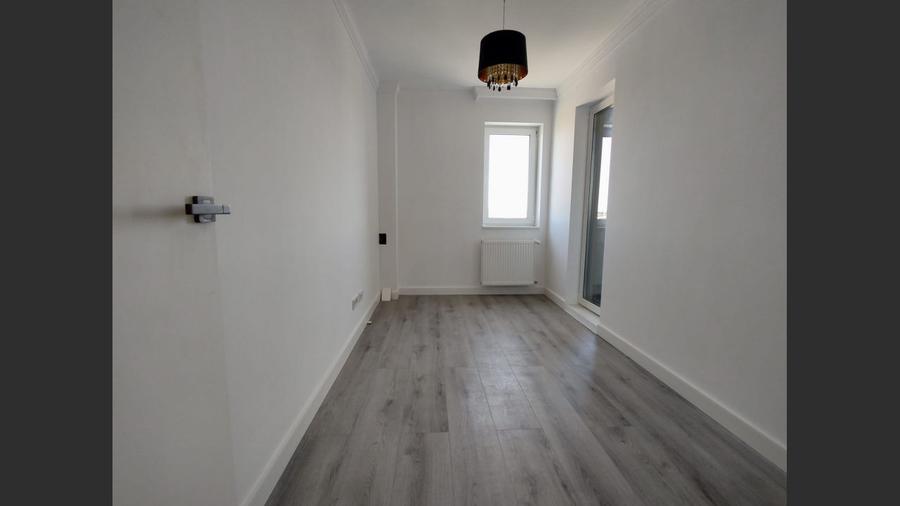 Penthouse cu 5 camere decomandat, mobilat în Nufărul