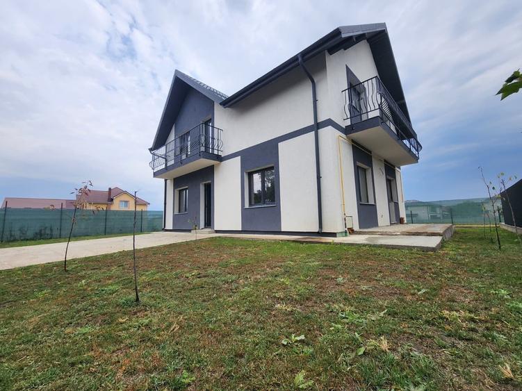 Casă individuală cu 5 camere cu Canalizare în Miroslava
