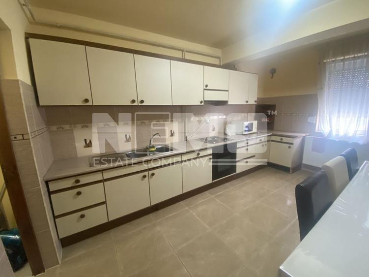 Apartament cu 3 camere semidecomandat în Exterior Vest
