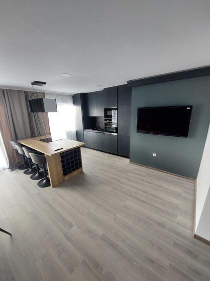 Apartament cu 4 camere decomandat în Central