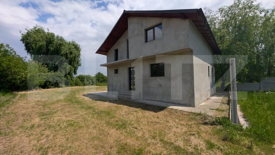 Casă individuală cu 3 camere cu Canalizare în Lazuri