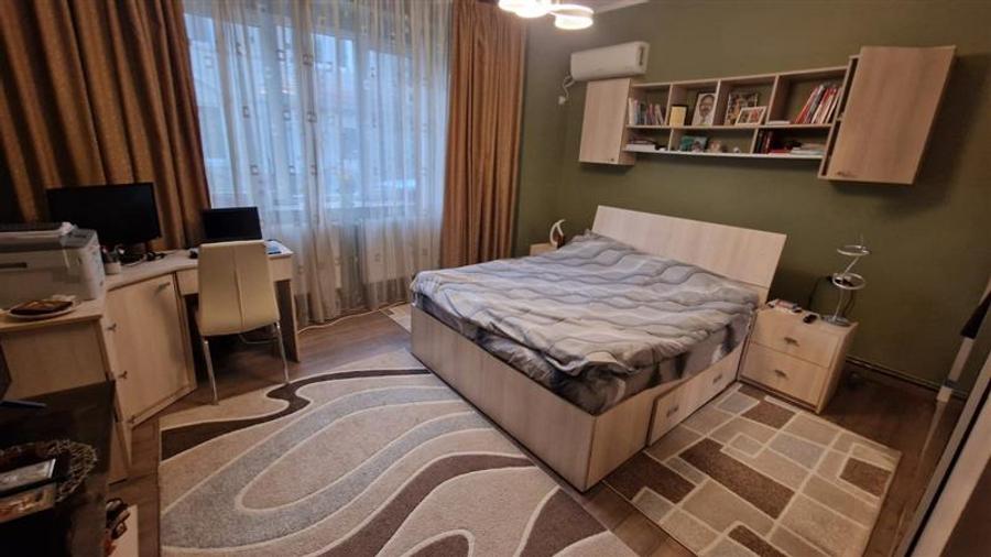Casă cu 5 camere cu Canalizare în Copou