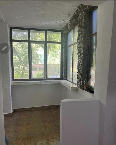 Apartament cu 3 camere semidecomandat în Independenței