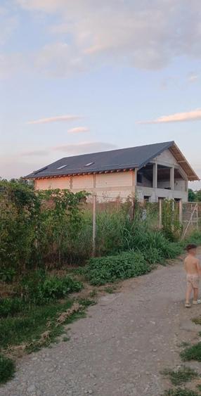 Casă cu Teren 450 Mp în Central