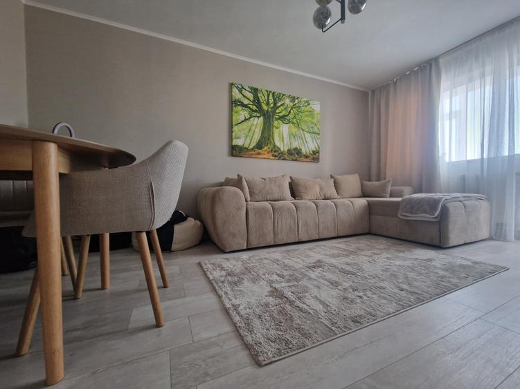 Apartament cu 3 camere decomandat în CET
