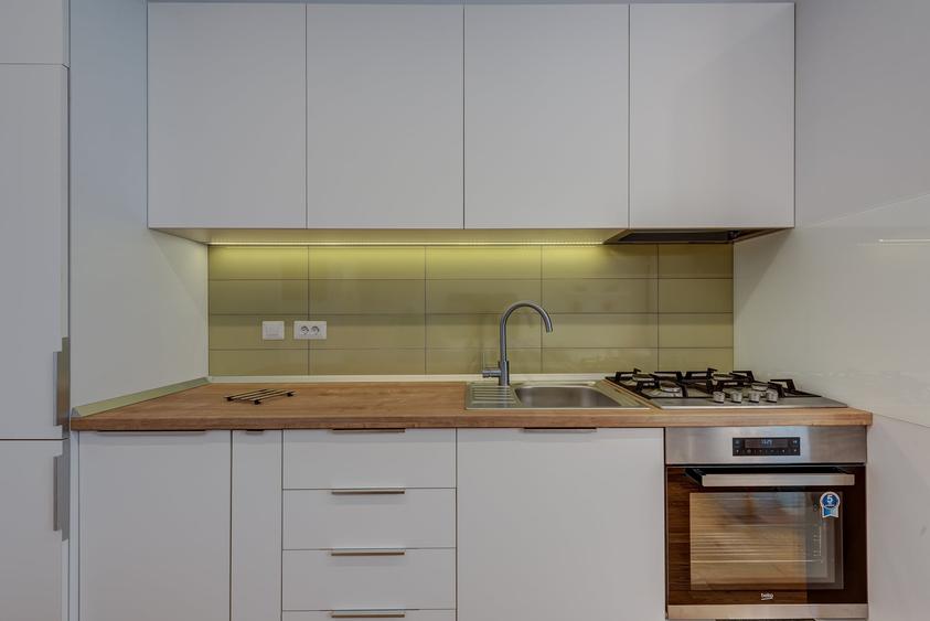 Apartament cu 3 camere semidecomandat în Cișmigiu